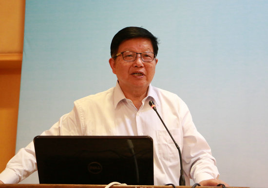 米乐mile官方网站物流学院名誉院长周建亚发言 摄影：谢伟.bmp